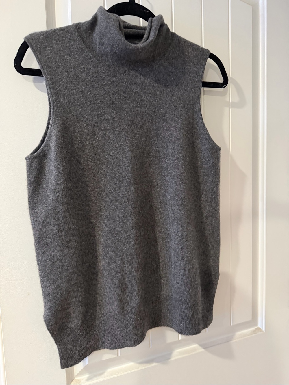 Sleeveless Turtleneck Cashmere-Sweater sleeveless with side vents- Gray small